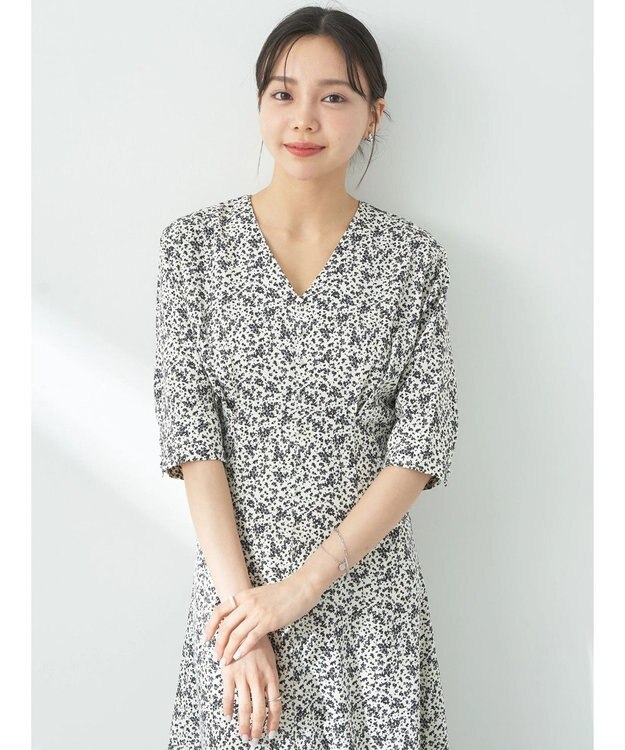 earth music&ecology 小花柄Ｖネックワンピース Ivory