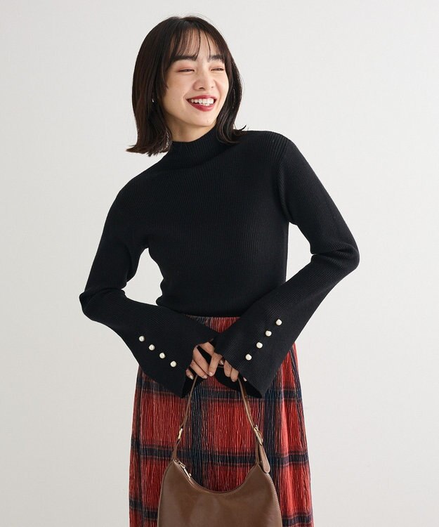 Green Parks ・ｓｗｉｎｇ　ｂｙ　袖パールボタンフレアリブニット Black