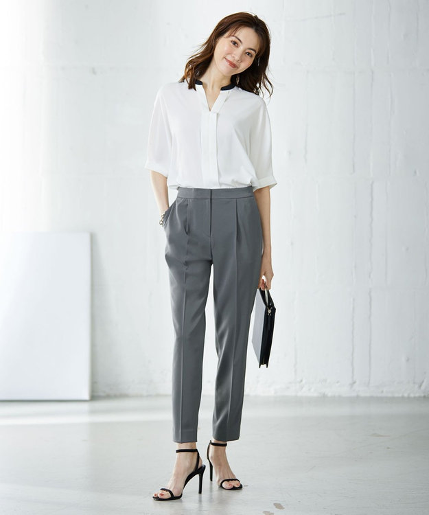 ICB 【WEB限定カラーあり・洗える】Back Satin Amunzen キーネックブラウス アイボリー系