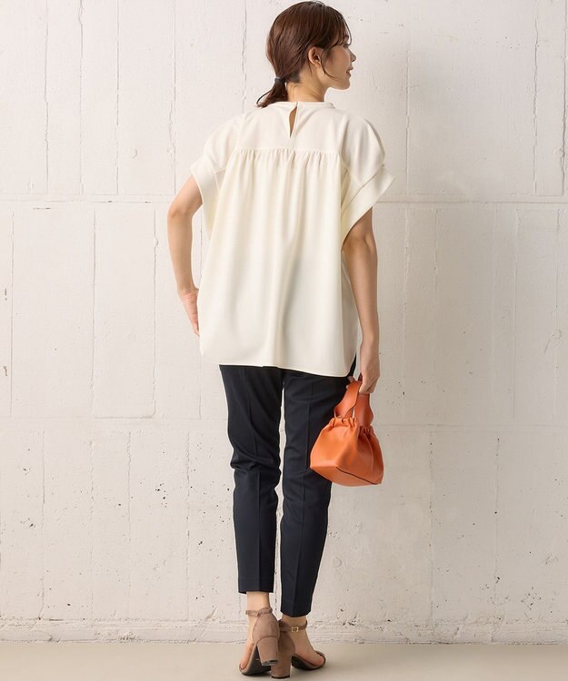 組曲 L 【WEB限定】ライトジョーゼット袖タック ブラウス アイボリー系