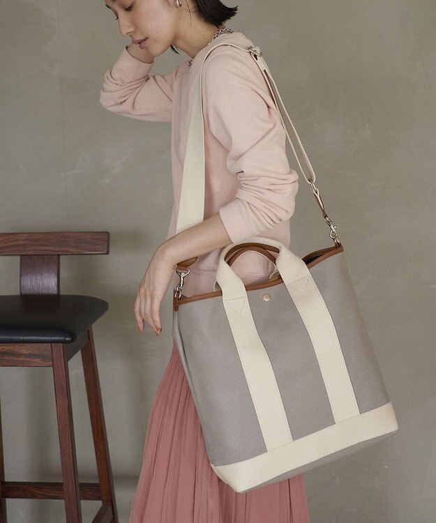 TOPKAPI 【Breath TOPKAPI】スコッチグレイン ネオレザー 縦型 A4 トート バッグ ショルダー付き L ライトグレー