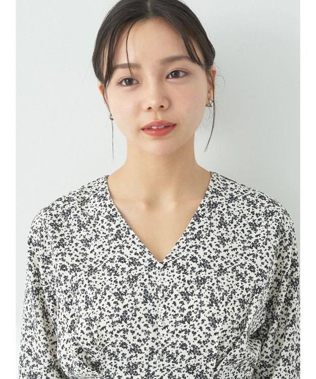 earth music&ecology 小花柄Ｖネックワンピース Ivory