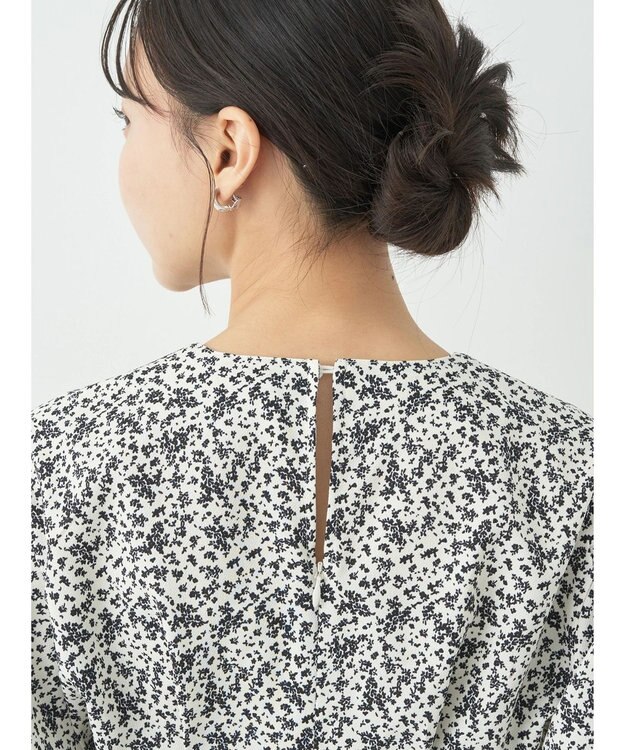 earth music&ecology 小花柄Ｖネックワンピース Ivory