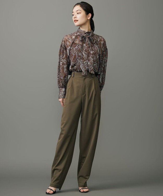 自由区 ペイズリープリントボウタイ ブラウス モカ