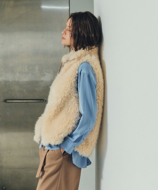 YECCA VECCA カーリーファーZIPジレ Beige