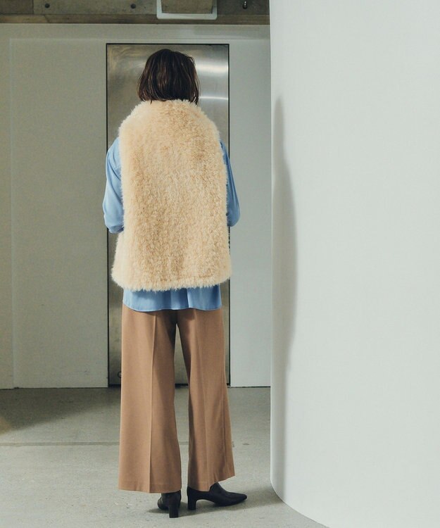 YECCA VECCA カーリーファーZIPジレ Beige