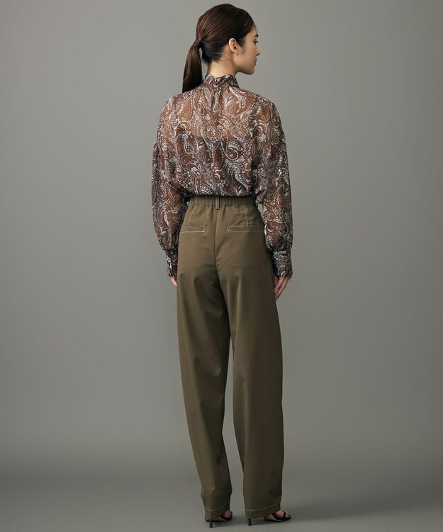 自由区 ペイズリープリントボウタイ ブラウス モカ