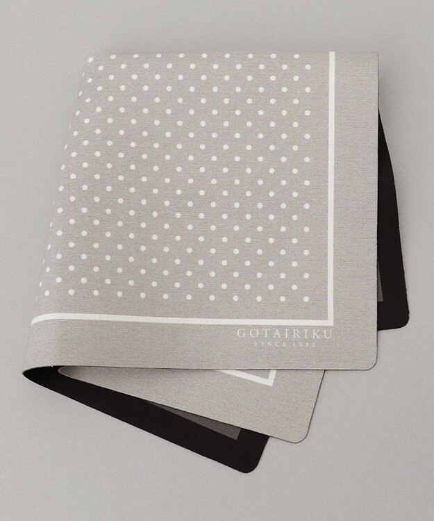 GOTAIRIKU BOX入りでギフトに最適【高機能吸水 / 抗菌防臭加工/シワになりにくい】バンダナハンカチ ライトグレー×ドット