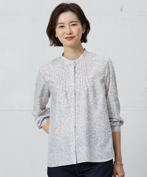 J.PRESS LADIES 【洗える】ポリエチレンスパンブロードフラワープリント ブラウス ベージュ×サックスブルー系