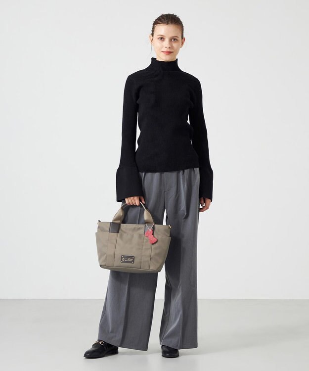 LA BAGAGERIE 【LA BAGAGERIE×HELLO KITTY】リボンチャーム付き　デイリートート　Sサイズ グレージュ