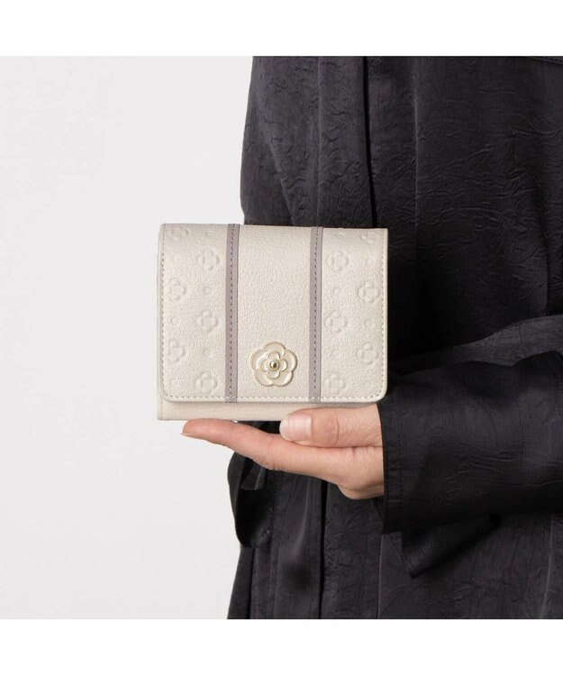CLATHAS ソフィア 内ボックス二つ折り財布 アイボリー