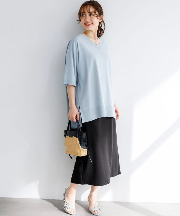 23区 L 【先行予約/WEB&一部店舗限定カラーあり/Lサイズ限定】レーヨンポリエステルストレッチ Vネック ニット [WEB&一部店舗限定カラー]スカイブルー系