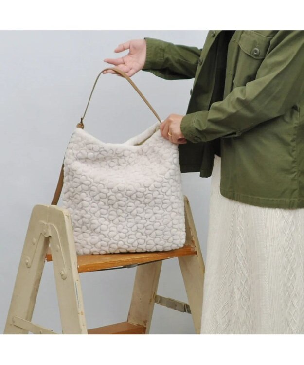 UNBILLION cachecache 花刺繍エコファーワンハンドルバッグ アイボリー