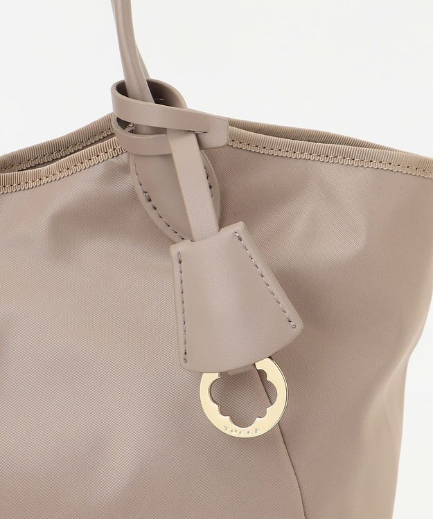 TOCCA 【A4サイズ対応・撥水】T-JARDIN NYLONBAG ナイロンバッグ ベージュ系