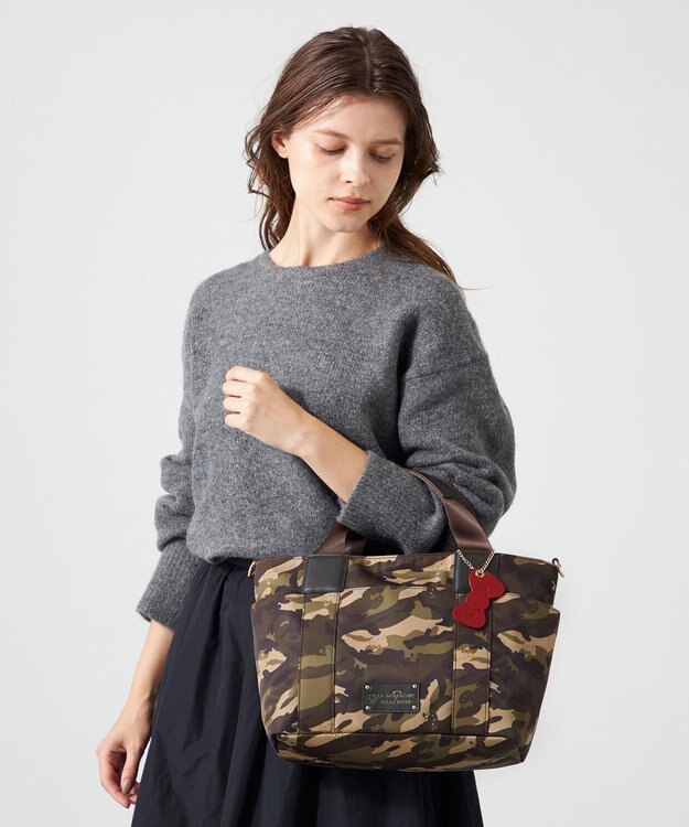 LA BAGAGERIE 【LA BAGAGERIE×HELLO KITTY】リボンチャーム付き　デイリートート　Sサイズ カーキ