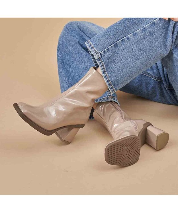 MODE ET JACOMO <carino>【レイン対応】スクエアトゥブロックヒールブーツ ベージュエナメル