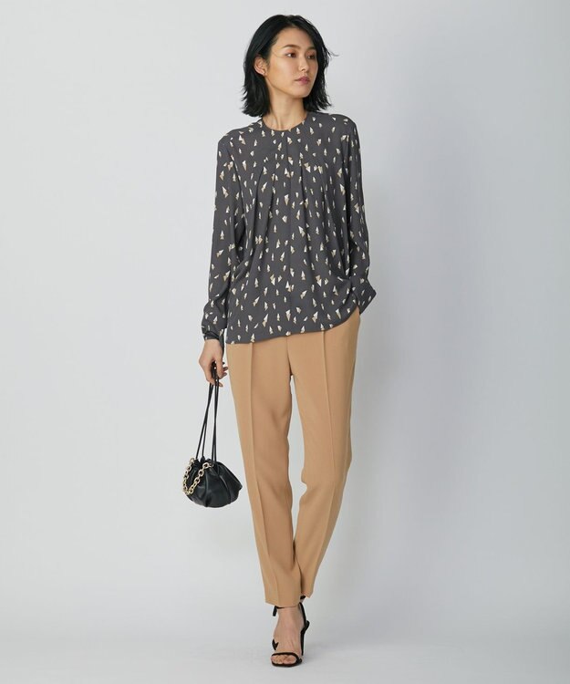 ICB 【人気のため新色追加・洗える】Naiaバックサテン テーパードパンツ ベージュ系