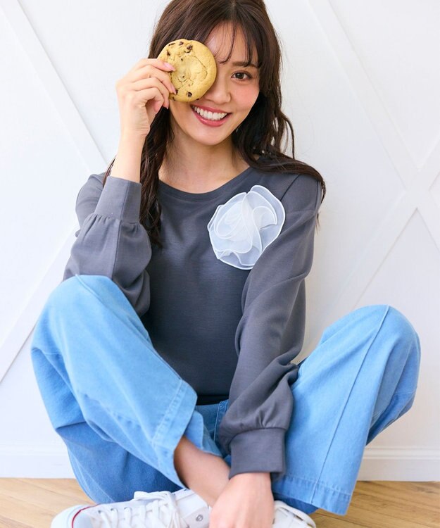 Feroux 【洗える】ローズコサージュ ダンボールプルオーバー グレー系