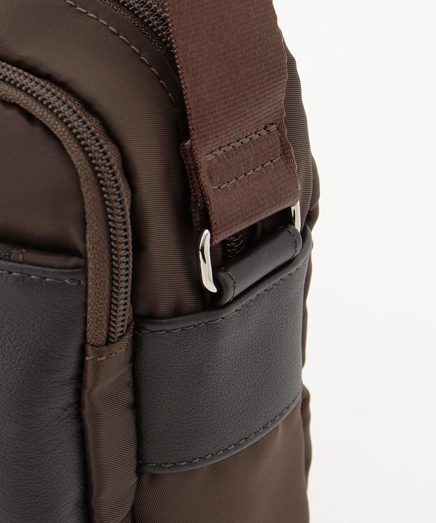 Y'SACCS ナイロン×牛革コンビシリーズ　横型ショルダーバッグ　SSサイズ チョコ