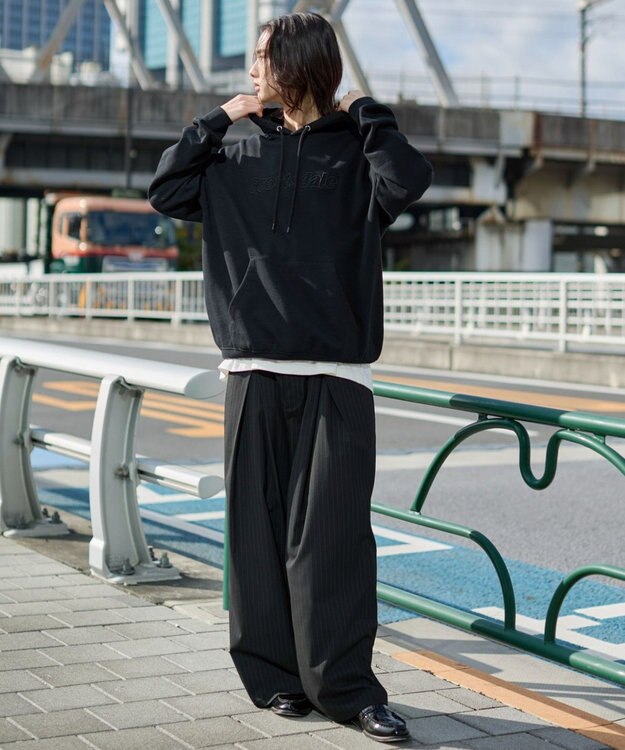 WEGO 【ユニセックス着用ITEM】エンボスステッチロゴプルパーカー ブラック