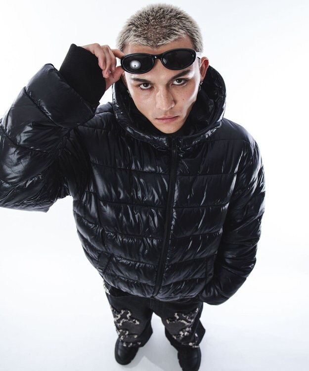 WEGO 【ユニセックス着用ITEM】2WAYシャイニーパファーフーディー ブラック