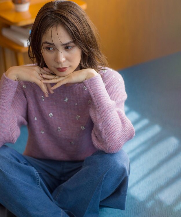 組曲 【WEB限定】モヘヤブレンド ビジューライク刺繍ニット ピンク系