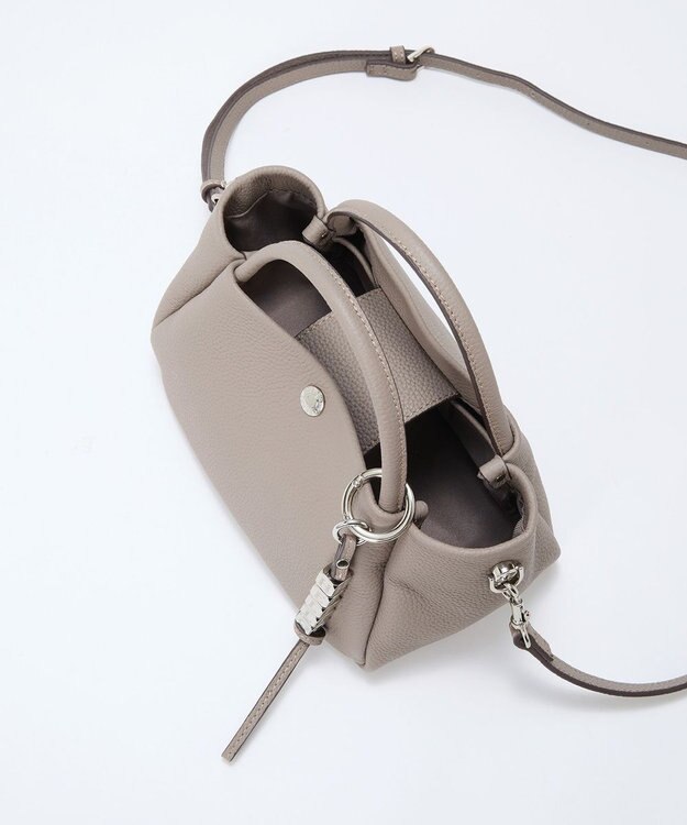 TOPKAPI 【Breath TOPKAPI】シュリンクレザー ショルダー付き ミニ トートバッグ / チャーム付き グレージュ