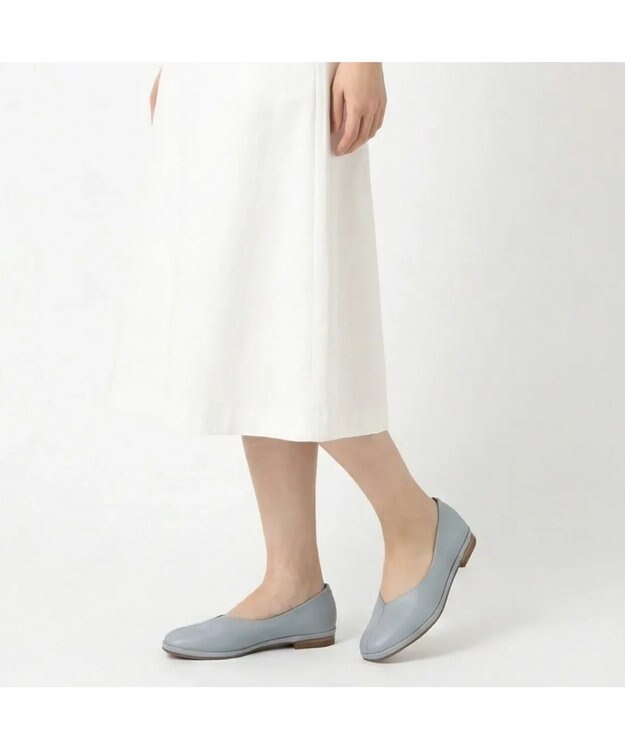 ing <ing>【WEB限定】【サスティナブル】スクエアトゥVカットフラットパンプス ライトブルー