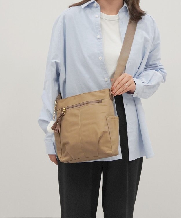 ACE BAGS & LUGGAGE kanana project collection タッセル-e ショルダーバッグ 縦 68871 ベージュ