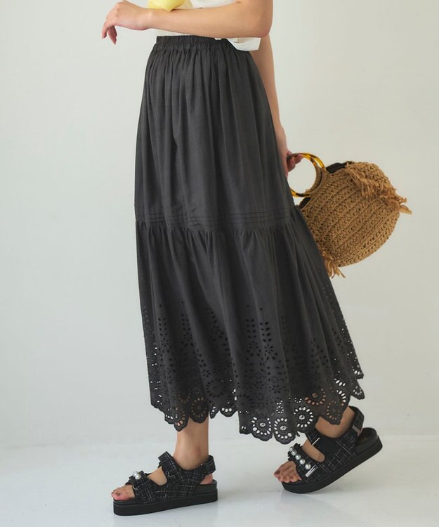 Feroux 【洗える】刺繍ティアード スカート グレー系