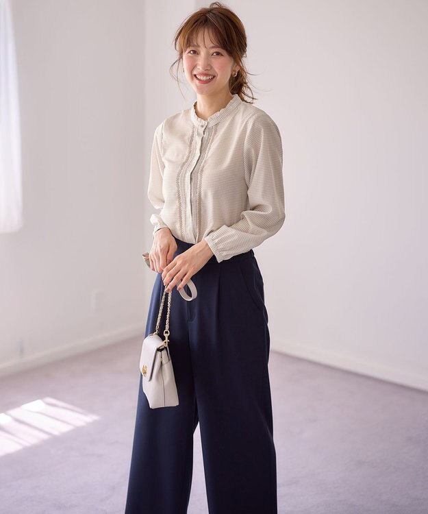 ANY SIS L 【洗える】フリルスタンドピンタック ブラウス アイボリー系