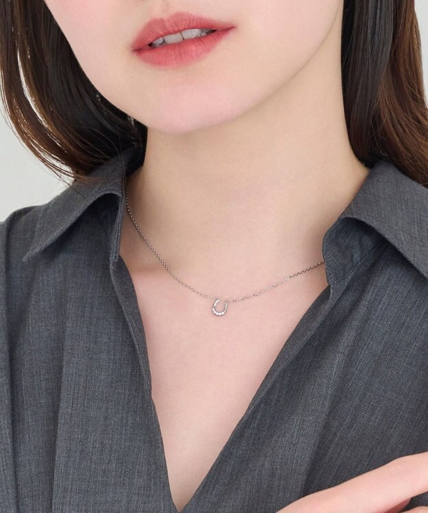 Phoebe 〈オンワード限定セット〉ロマンティックビジューバタフライフープピアス×リッチラインフォースシューネックレス　 シルバー