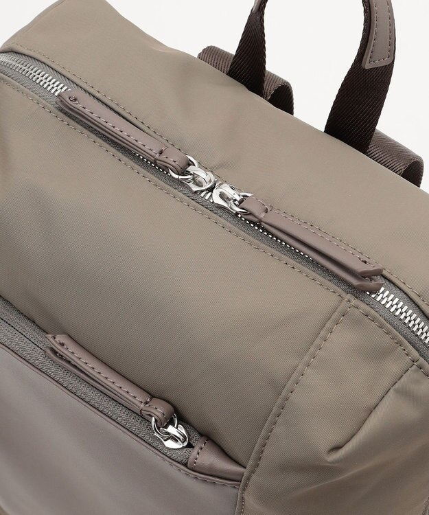 Y'SACCS ナイロン×リサイクルレザー　コンビマルチリュック グレージュ