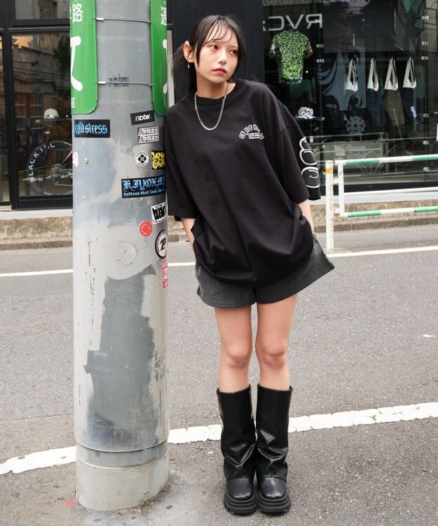 WEGO 【ユニセックス着用ITEM】アクセ付きストレートロゴT（SS） ブラック