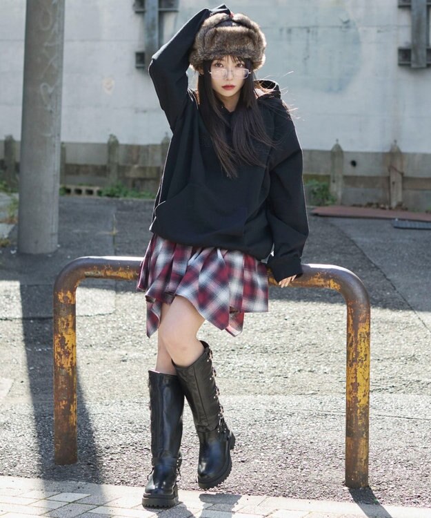 WEGO 【ユニセックス着用ITEM】エンボスステッチロゴプルパーカー ブラック