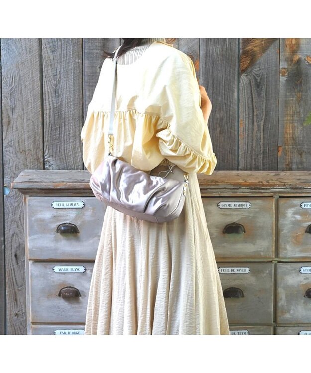 Regalo Felice 【長財布やペットボトルも入る / 軽量】ショルダー / REGALO GYG(グレージュ)