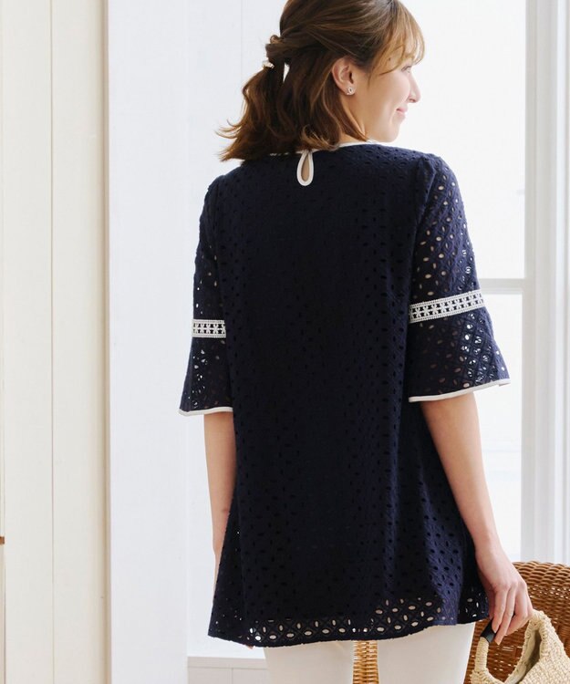 Tiaclasse 【小倉優子さん着用・洗える】パンチングレース配色チュニック ネイビー×オフホワイト