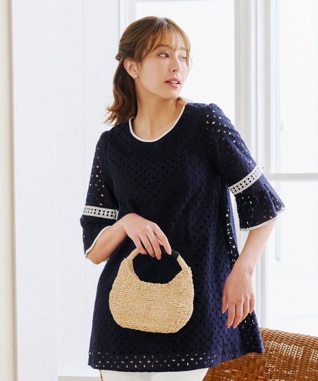 Tiaclasse 【小倉優子さん着用・洗える】パンチングレース配色チュニック ネイビー×オフホワイト