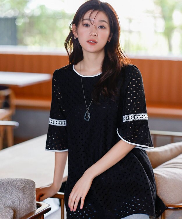 Tiaclasse 【小倉優子さん着用・洗える】パンチングレース配色チュニック ブラック×オフホワイト