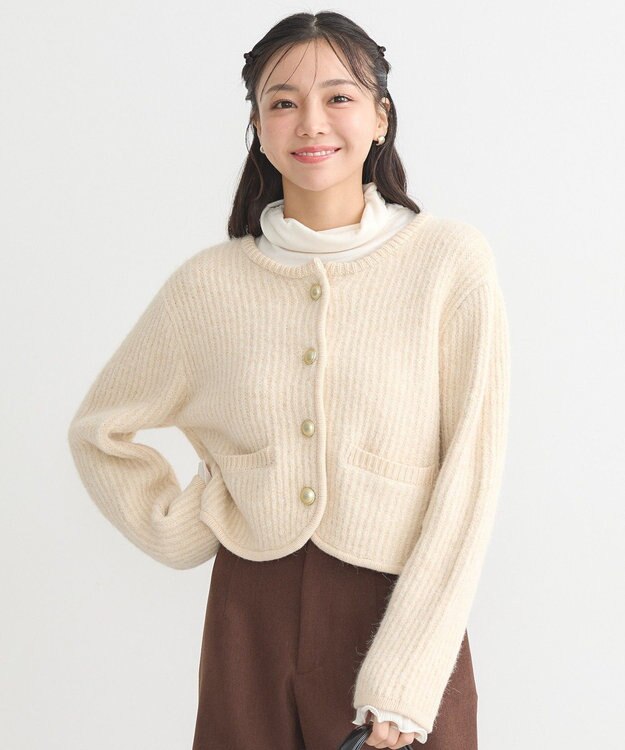 earth music&ecology ゴールド釦ショートニットカーディガン Ivory