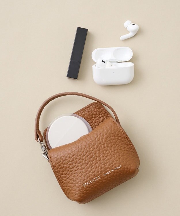 IACUCCI 【新色登場】ラーナ ミニチャーム ALCE キャメル