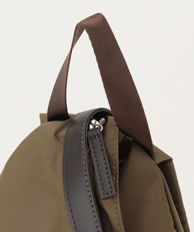 LA BAGAGERIE トライアングルリュックサック カーキ