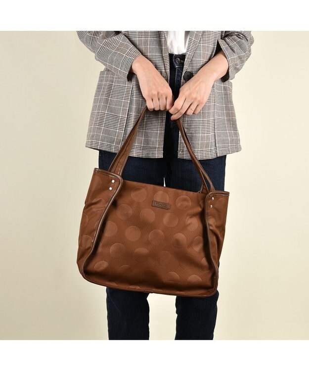 Y'SACCS ヒートエンボス ポルカドットトート Mサイズ チョコ