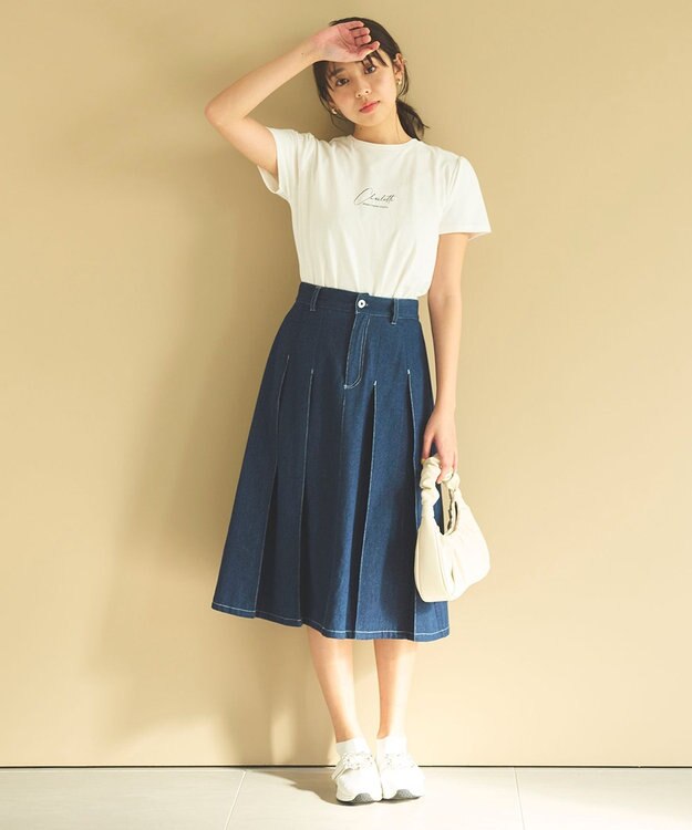 Feroux スクリプトプリント Tシャツ ホワイト系