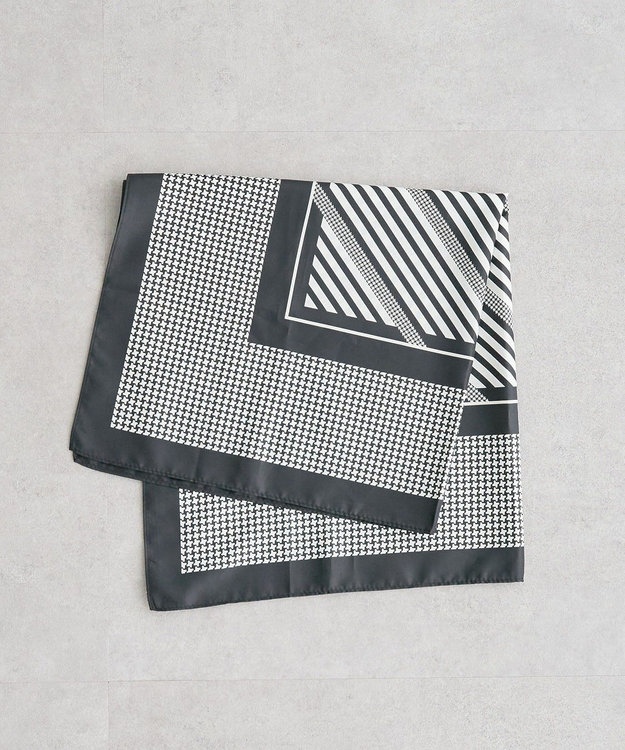 Green Parks ７０ｃｍ　幾何学柄スカーフ Black