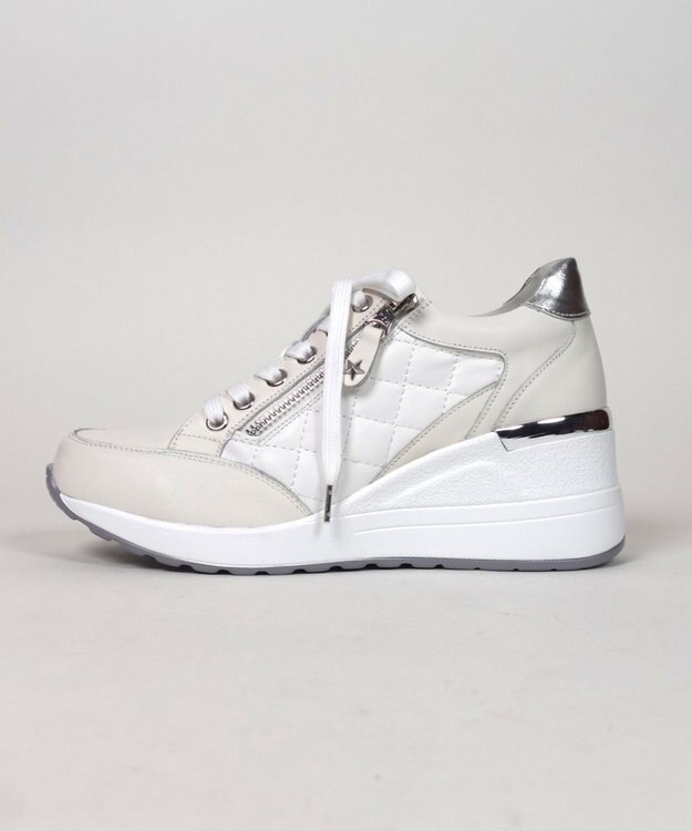 Dominic3 ヒールアップ サイドキルティング ジップスニーカー ブラック