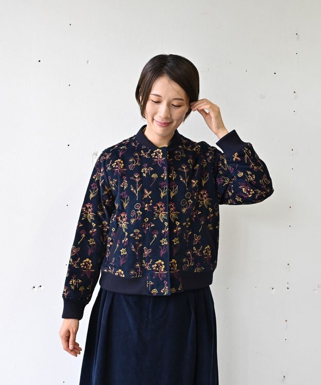 muuc 〈遠州織物の工場で織られた上質なコットンコーデュロイ生地〉裏地有り リブ袖 ショート丈 花刺繍ブルゾン（セットアップ可能） ネイビー