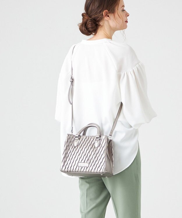 LA BAGAGERIE ランダムプリーツ2WAYハンドバッグ ガンメタリック