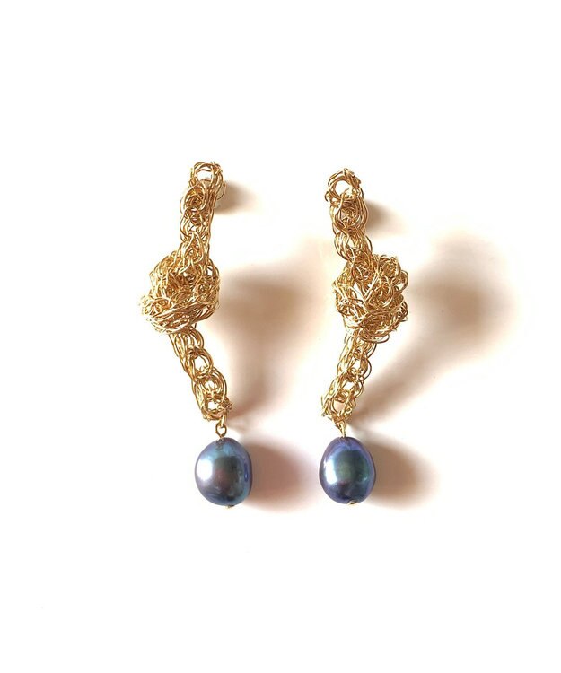 CASUMINO yui black ピアス gold