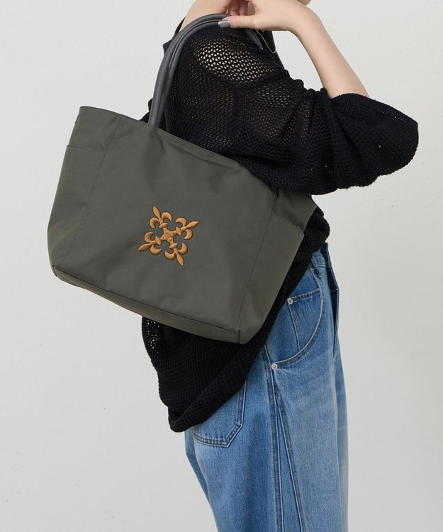 russet 【モノグラム刺繍】コーデュラナイロントートバッグ（CE-1776） Gray